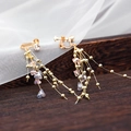 Clips d'oreilles de mariée dorés avec pampilles, cristaux et détails de feuilles - Boucles d'oreilles à clip / Blanc