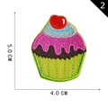 Écusson brodé de cupcake avec glaçage rose et cerise rouge, taille 5,0 cm x 4,0 cm - Cupcake Trois Couches Rose Vert (2)