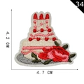 Écusson brodé gâteau d'anniversaire avec bougies et roses, taille 4,2 x 4,7 cm - Gâteau d'Anniversaire Trois Bougies(34)