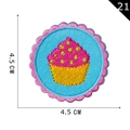 Écusson brodé rond bleu avec dessin de cupcake rose et marquage de 4,5 cm - Gâteau Bord Vague Bleue (21)