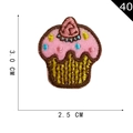 Écusson brodé de cupcake rose avec pépites colorées, taille 3,0 x 2,5 cm - Gâteau Crème Rose Base Dorée (40)