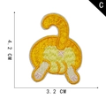 Geel en witte kat geborduurde patch, strijkapplicatie dier, maat 4,2x3,2 cm - Gele Kat Rug Stijl (C)