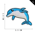 Toppa ricamata a delfino blu e bianca con indicazione di altezza 3,0 cm su sfondo bianco - Stile Delfino Blu (L)