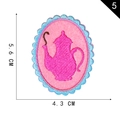 Écusson brodé théière rose avec bordure festonnée bleue, dimensions de 5,6 cm x 4,3 cm - Théière Rose Rouge (5)