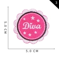 Runder rosa Diva-Stickaufnäher mit Wellenrand und Sternen, Größe 5,0 CM x 5,0 CM - Diva Stern Stil (C)