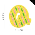 Parche bordado letra Q amarillo con rayas de colores para decoración de ropa y costura - Letra Q