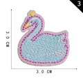 Écusson brodé cygne bleu clair autocollant avec bordure rose et couronne 3x3 cm - Cygne Bleu Clair (3)