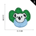 Patch brodé mignon de koala de dessin animé vert et bleu avec dimensions - Style Koala (3)