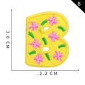 Parche bordado letra B amarilla con flores rosas y detalles verdes, altura 3cm - Letra B