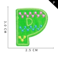 Parche bordado letra P verde con ondas de colores, tamaño de 3,0 x 2,5 cm - Letra P