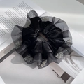 Elegante elastico per capelli in velluto nero con bordo in mesh grigio e perle - Nero