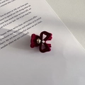 Detalle de mini pinza de pelo flocada roja con perla y detalle de oso dorado - Rojo