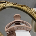 Detalle de una pinza para el cabello en forma de medialuna rosa carne de Corea - Rosa
