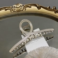 Elegante pinza per capelli in metallo dorato con perle bianche e design a denti incrociati - Stile Perla
