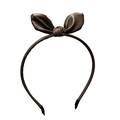 Detalle de la diadema de cuero PU marrón oscuro con diseño de nudo de orejas de conejo retro - café