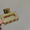 Eleganter goldener Haarklammer aus Metall in Rechteckform mit polierter Oberfläche - Gold