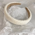 Cerchietto elegante in pizzo bianco crema con fodera in pelle scamosciata per stile retrò - Bianco