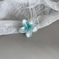 Detail showing the light blue gradient frangipani hair claw with high-quality texture - Single Small Flower Style / Single Small Flower Green