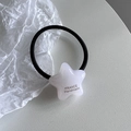 Detalle de goma para pelo con estrella de acetato blanca y texto France Handmade - Blanco
