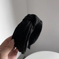 Cerchietto nero in tessuto testurizzato con nodo per acconciature eleganti - Stile a Nodo Centrale