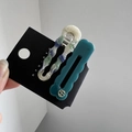 Detalle de la pinza de pelo ondulada jaspeada y clip rectangular verde azulado en tarjeta - Juego de Mármol Azul Verde y Calado Verde Azulado / Verde azulado