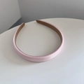 Detail of pink sponge headband featuring fine twill fabric and non-slip inner lining - Pink