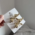 Set di due fermagli per capelli a fiocco in metallo dorato su scheda di presentazione - Oro