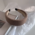 Detail van de brede spons hoofdband met bruine wollen stof en antislip voering - 4.4cm / Khaki