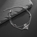 Detailansicht eines silbernen Doppelketten-Armbands mit hohlem geometrischem Knoten - Silber