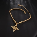 Detailansicht eines goldenen Hexenknoten-Armbands mit Karabinerverschluss und Verlängerung - Gold