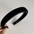 Dettaglio del cerchietto in velluto nero imbottito con etichetta interna fatta a mano - 2cm Nero