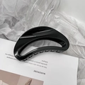 Dettaglio della molletta per capelli nera lucida con design a mezzaluna cava - Lucido / Nero Lucido