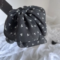 Grand chouchou élégant en mousseline noire avec motifs cœurs pixelisés blancs, style coréen - Pince à Cheveux Imprimé Cœur