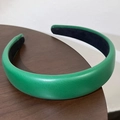 Détail du serre-tête vert émeraude en cuir PU grainé avec doublure intérieure antidérapante - Vert
