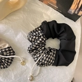 Chouchou rétro français à motif pied-de-poule avec perles et pendentif doré chic - Pied-de-poule noir