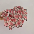 Nahaufnahme der floralen Chiffon-Haarspange mit eleganten rosa Blumenmustern im Set - Rosa