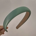 Detail of green padded leather headband featuring vintage style and non-slip inner lining - Green