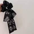 Elegante elastico per capelli in raso nero con nastri e motivi floreali bianchi vintage - Nero