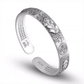 Retro S999 Silber Armreif mit Pixiu-Relief und eingravierter Herz-Sutra-Schrift - Silber
