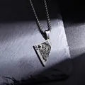 Collier vintage en acier inoxydable avec pendentif Reine de Trèfle et chaîne à mailles - Style Reine