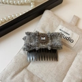 Dettaglio del pettine per capelli in tweed con fiocco e decorazione di diamanti quadrati - Grigio Chiaro Pettine a Incastro