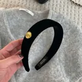Serre-tête élégant en velours noir avec bouton doré vintage et style rétro chic haut - 3cm / Noir