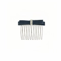 Dettaglio del pettine per capelli in velluto blu scuro con eleganti decorazioni in perle - Blu