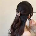 Pinza de pelo con lazo a cuadros marrones para mujer con un diseño minimalista chic - Pinza Pequeña a Cuadros