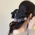Elegante pinza per capelli con fiocco floreale e perla per un'acconciatura retrò chic - Nero Stampato