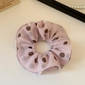 Dettaglio dell'elastico in chiffon rosa a pois con rifinitura a doppio strato - Rosa