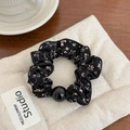 Minimalist vintage floral scrunchie in black fabric with a polished decorative bead - Black
