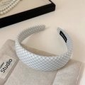 Detailed view of a light blue checkered headband with handmade label on linen fabric - Beige Plaid 4cm