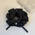 Dettaglio di elastico francese a pois con fiocco di nastro e ciondolo con perla - Polka Dot Nero