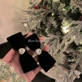 Paire de barrettes nœuds en velours noir avec cristal en cœur sur fond de fête - Nœud (FJ-0207) / Noir